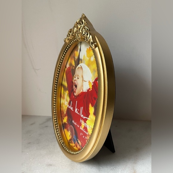 Nicole Miller Ornate Gold Oval Frame for 5x7” photo - Picture 6 of 11